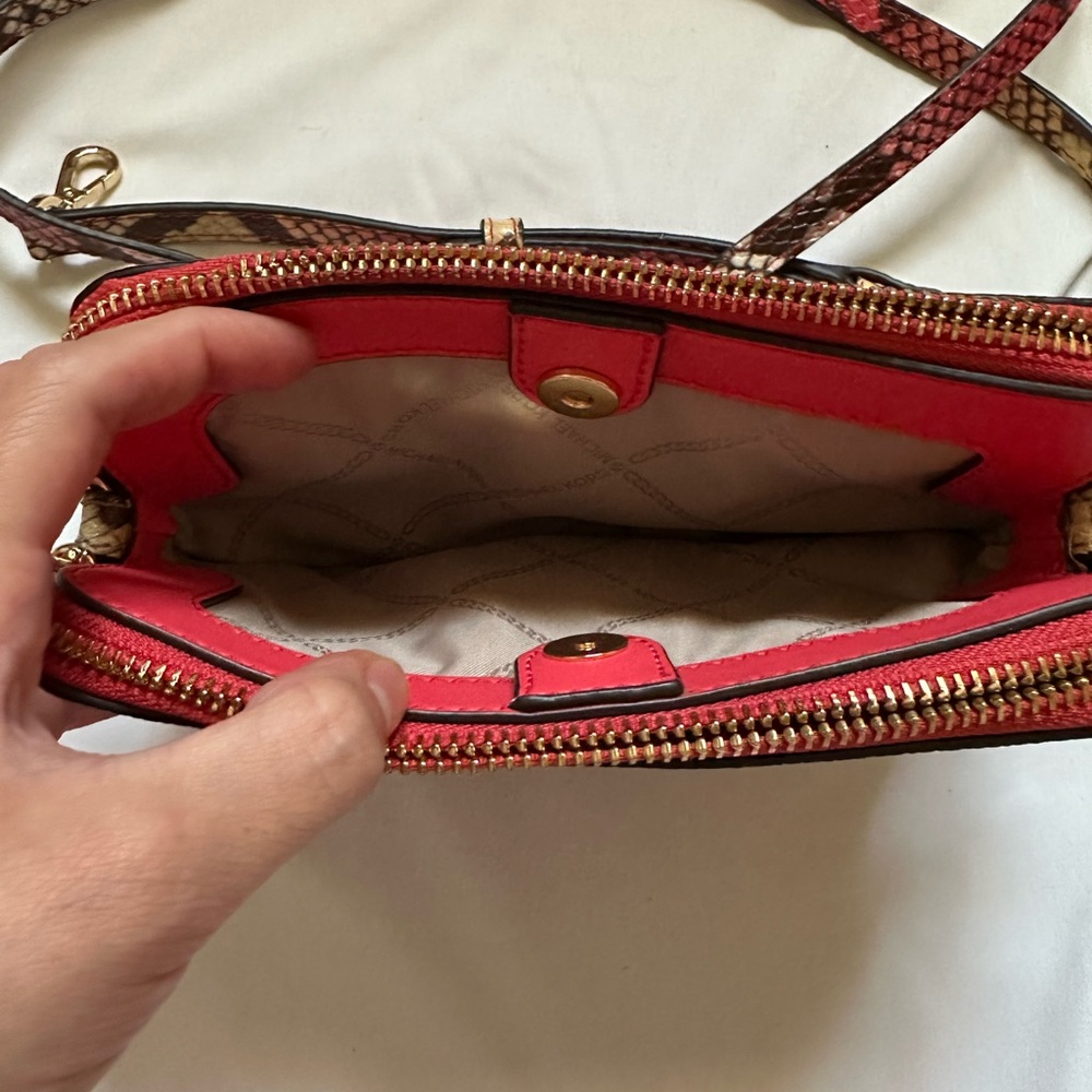 Michael Kors Hot Pink White Ombrรฉ Embossed Snakeskin Gold Crossbody Bag - Picture 10 of 13